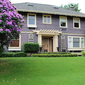 Guest house Cartier, Vancouver